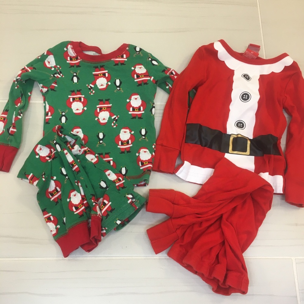 🎅🏼 Set of 2 Santa holiday pajama sets 🎅🏼